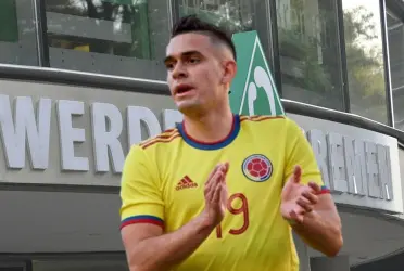 El delantero colombiano ha llegado a un nuevo equipo en la Busdesliga. 