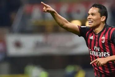 El delantero de Junior de Barranquilla recordó anécdotas sobre el fallecido expresidente del AC Milan.