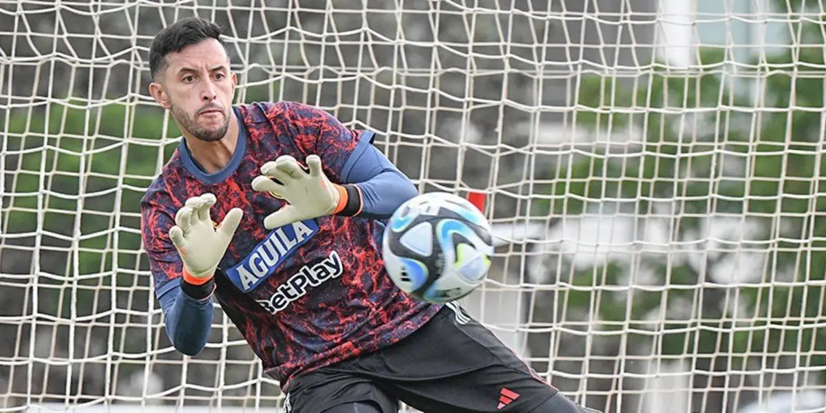 Ante la ausencia por lesión de David Ospina, el técnico argentino está en la búsqueda de definir el portero titular.