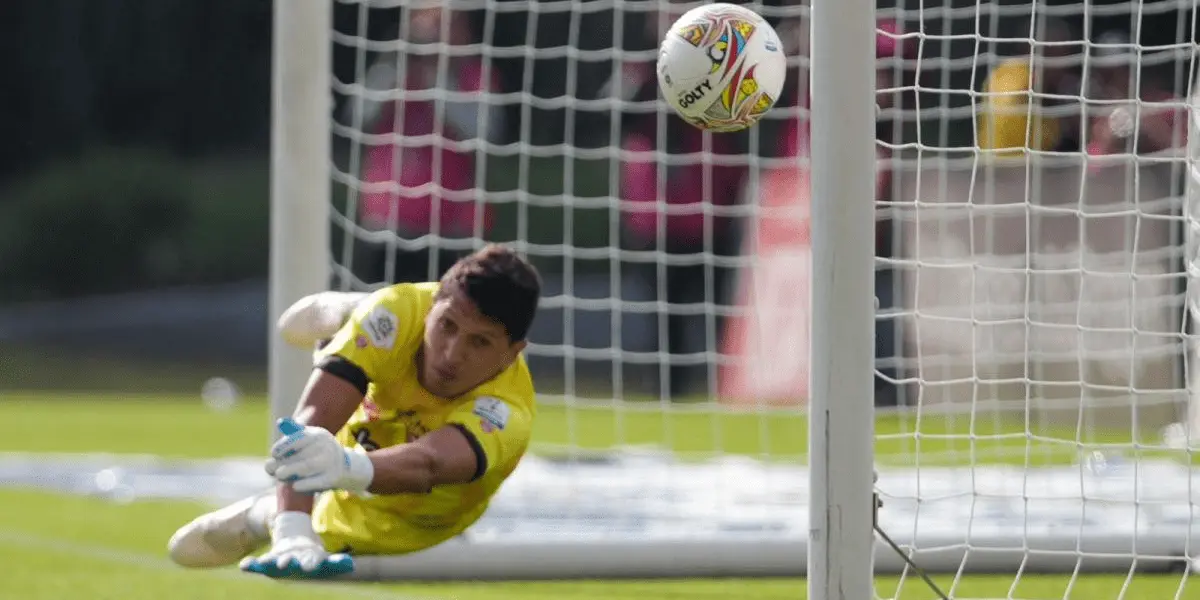 El arquero del 'Ciclón' evitó la victoria de Santa Fe, este domingo