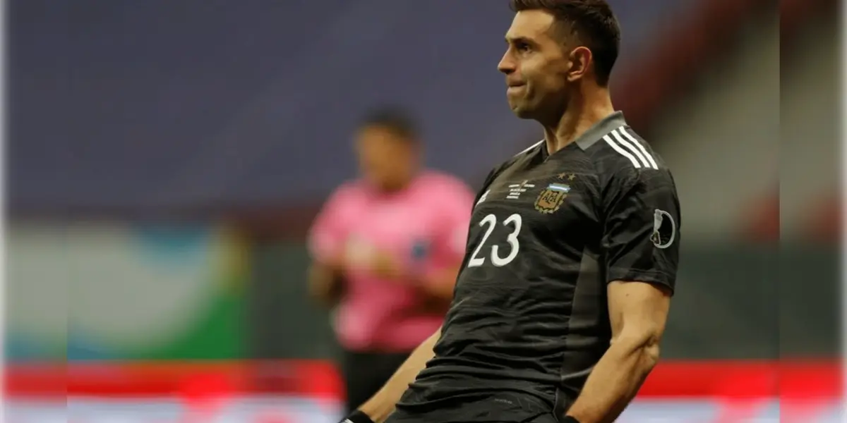 El arquero ha sido blanco de críticas por su controversial comportamiento en las canchas.