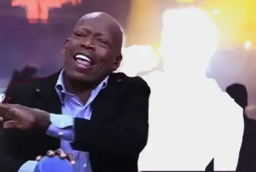 La famosa actriz de la industria para adultos apoya a un artista durante un momento difícil.