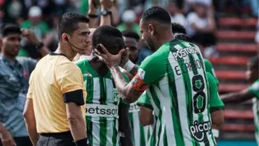 Marino Hinestroza debió abandonar el campo de juego por lesión versus Patriotas. FOTO: X DE NACIONAL